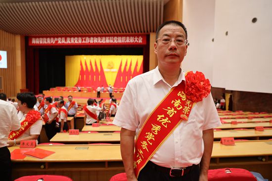 劉書記獲獎_副本.jpg 劉書記獲獎_副本.jpg